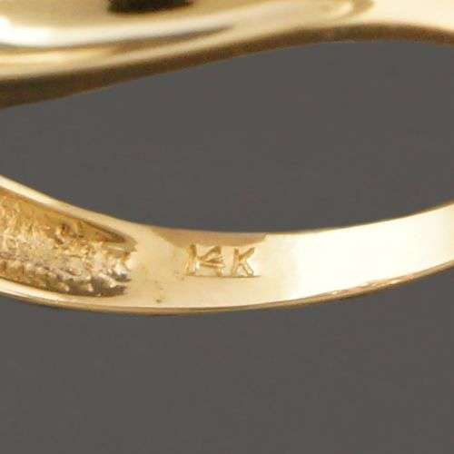 EXCUISITE LUXURIOUS  SOLID  14K  YELLOW  GOLD GARNET  RING