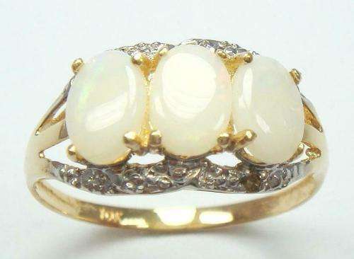 STUNNING 9CT SOLID YELLOW GOLD NATURAL OVAL OPAL and DIAMOND RING