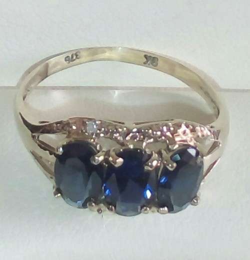 STUNNING 9CT SOLID YELLOW GOLD SAPPHIRE RING (INVEST NOW IN GOLD)