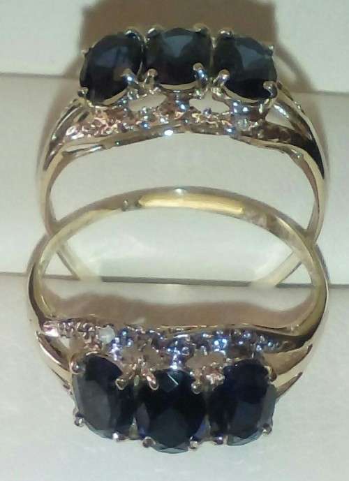 STUNNING 9CT SOLID YELLOW GOLD SAPPHIRE RING (INVEST NOW IN GOLD)
