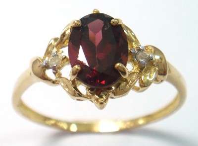 **STUNNING** 9CT YELLOW GOLD OVAL GARNET & DIAMOND RING SIZE N