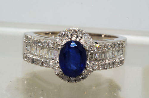 **STUNNING** UNIQUE-3.00 CT **AAA** OVAL CUT SAPPHIRE & DIAMOND RING 14K GOLD!!!![R25 000]