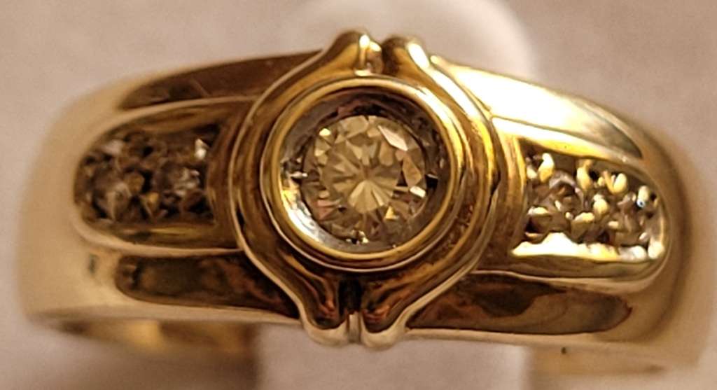 Sale - BRILLIANT SOLID 9CT YELLOW GOLD DIAMOND RING