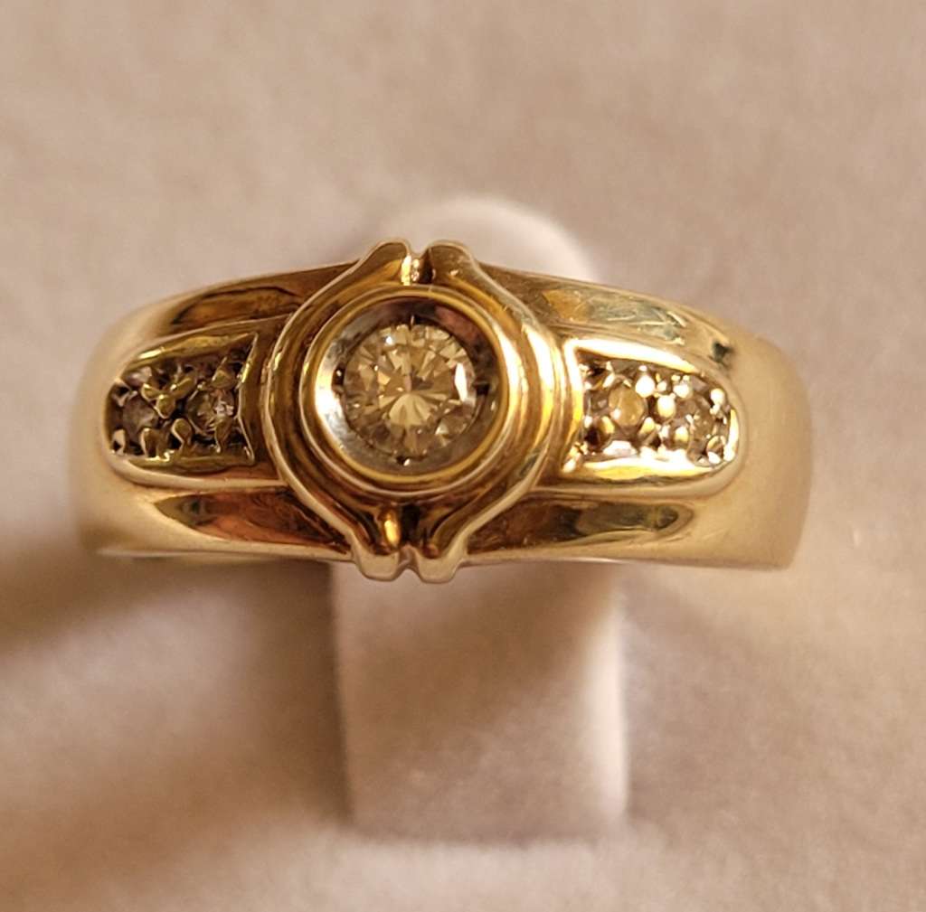 Sale - BRILLIANT SOLID 9CT YELLOW GOLD DIAMOND RING