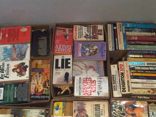 500 various softcover books in good condition