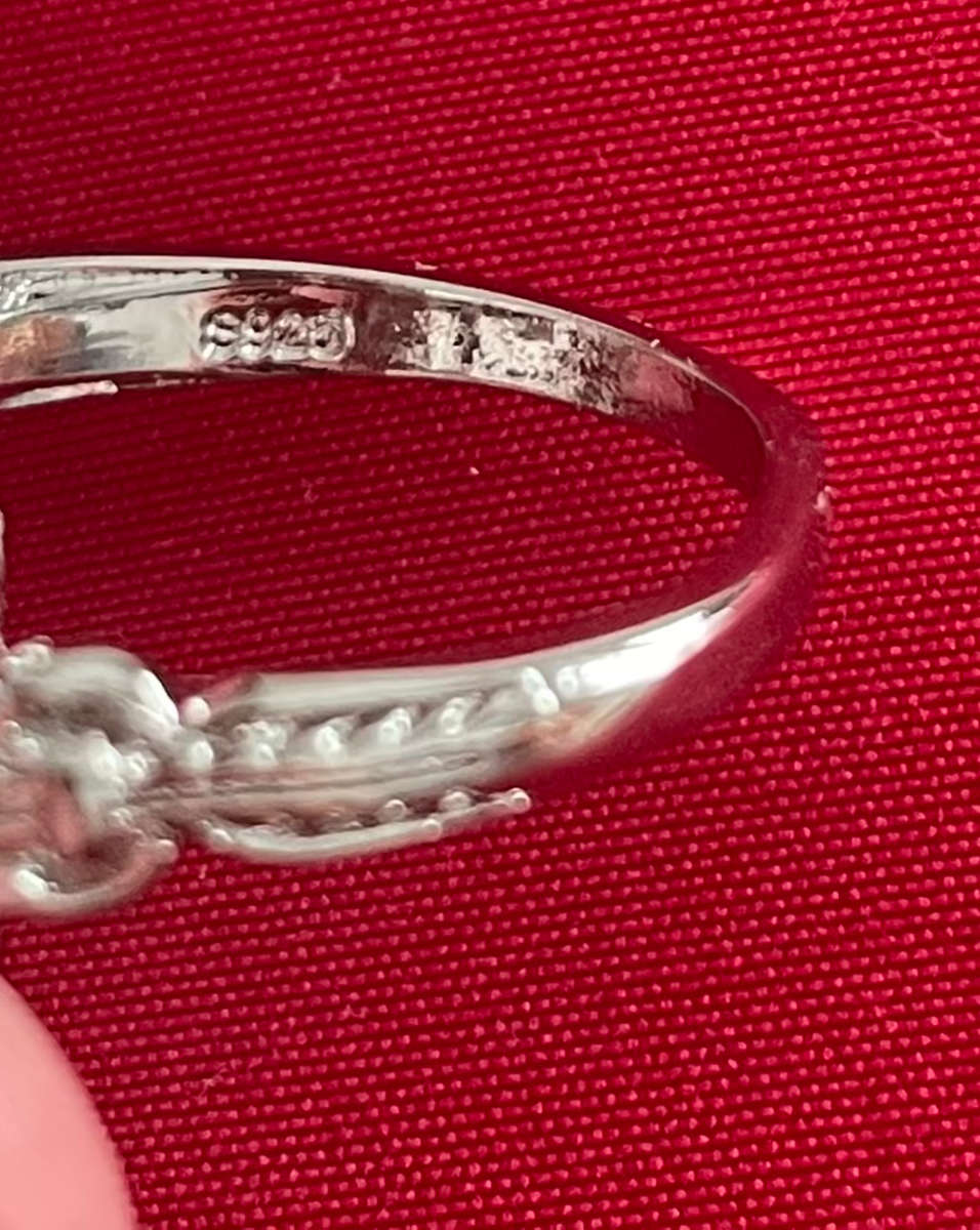 BRAND NEW - Stunning Sterling Silver Amythst 7g Ring