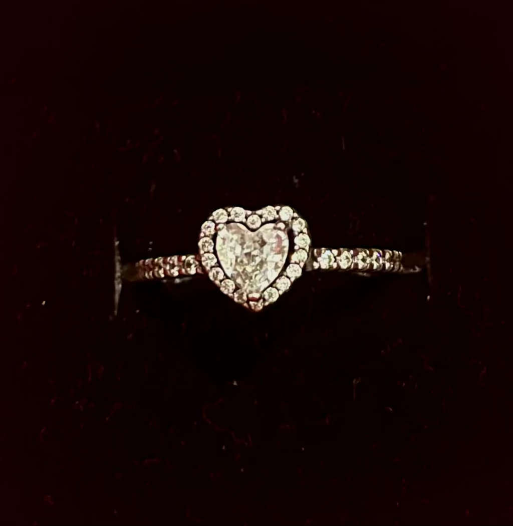 BRAND NEW - Stunning Sterling Silver Zirconia Heart Ring