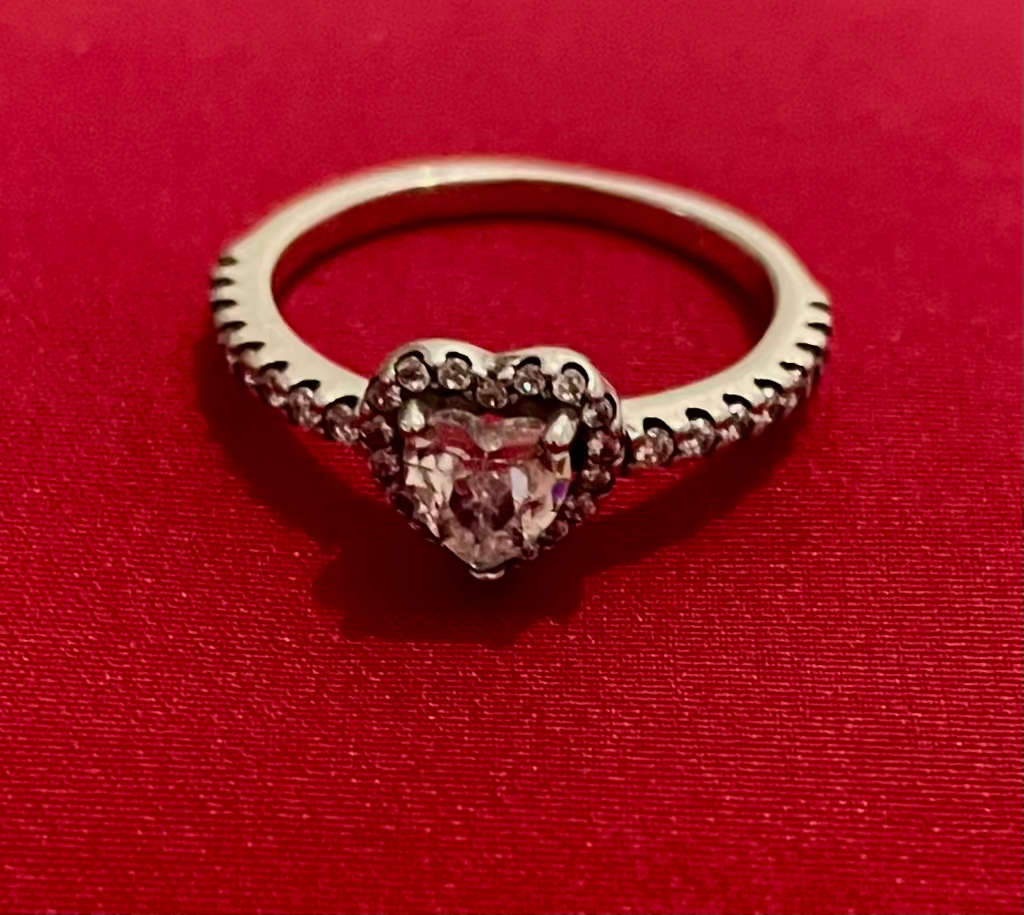 BRAND NEW - Stunning Sterling Silver Zirconia Heart Ring