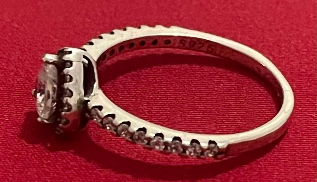 BRAND NEW - Stunning Sterling Silver Zirconia Heart Ring