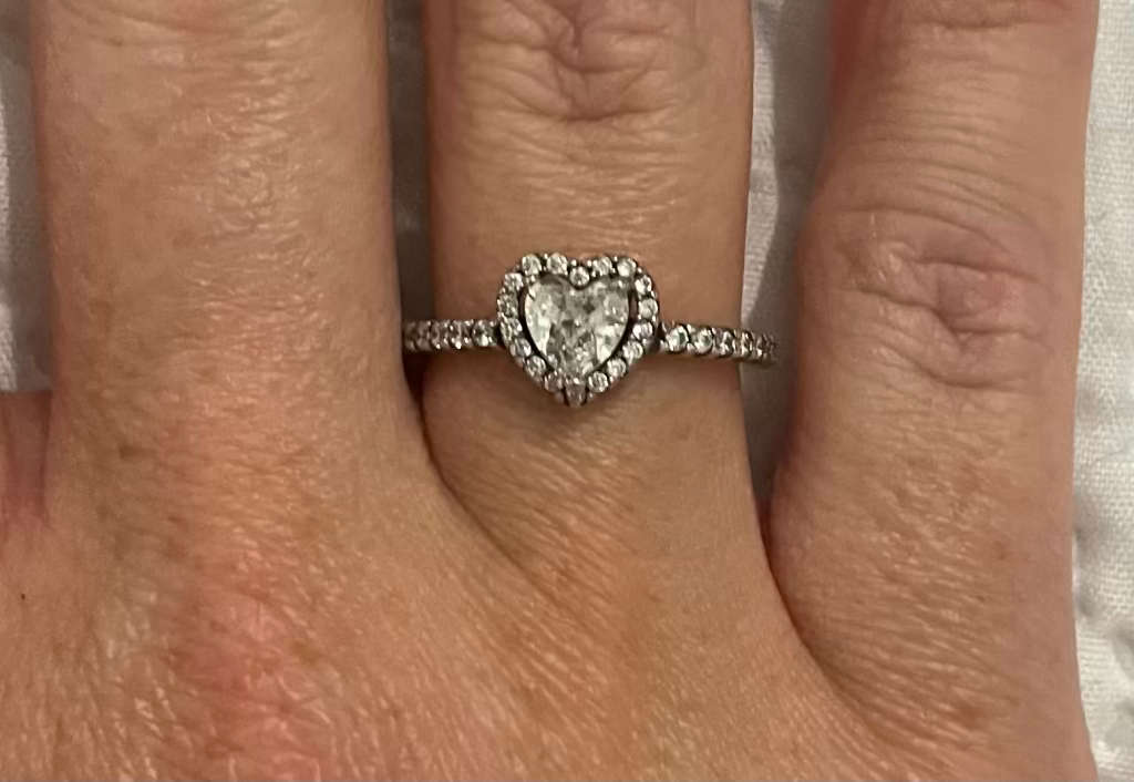 BRAND NEW - Stunning Sterling Silver Zirconia Heart Ring