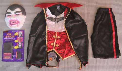 Halloween - Vampire / Dracula Costume and Voice Changer Set