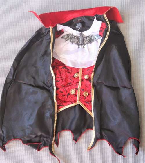 Halloween - Vampire / Dracula Costume and Voice Changer Set