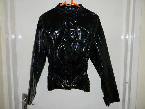 Wow a Stunning patent Leather Ladies Jacket , black in size 8 for only one bid. Never been worn.
