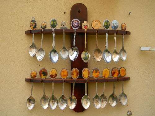 WOW 20 Souvenir spoons of the Royal family with rack