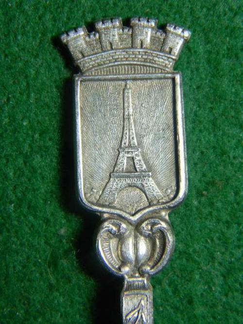 WOW   Souvenir spoon off the eifel Tower as per picture