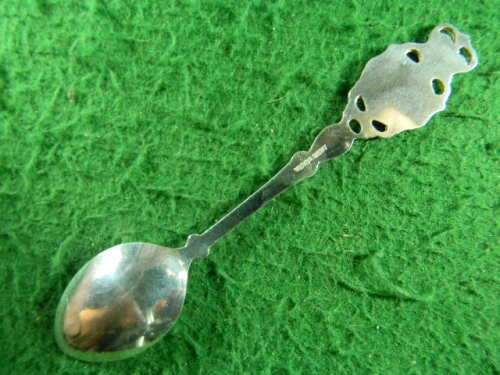 Geneve silver plated spoon in excellent condition