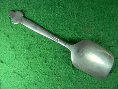 Voortrekker Monument show wear and marks in spoon (England)