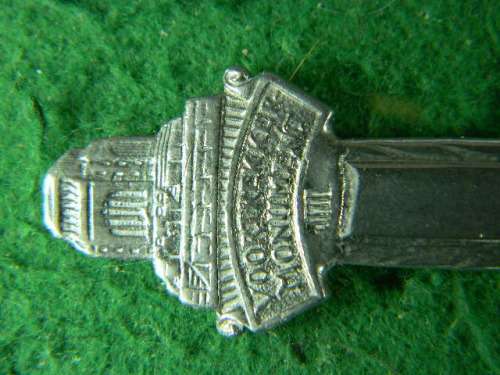 Voortrekker Monument show wear and marks in spoon (England)