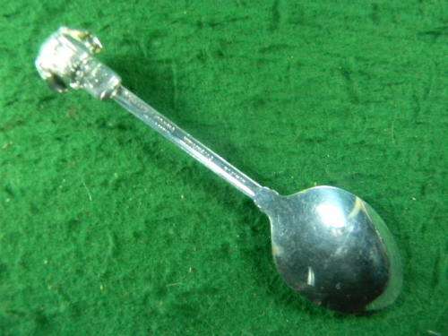 Face off on dog in silver plated good condition