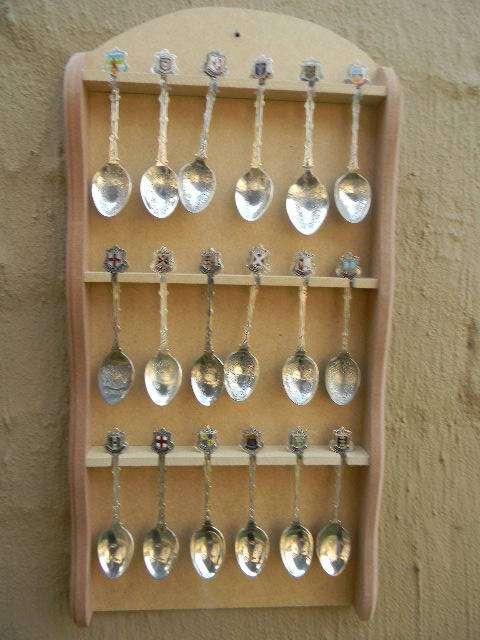 18 Vintage International spoons as per pictures silver plated  in good condition