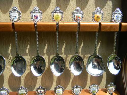 .36 souvenir Spoons off South Africa in good condition with free rack.