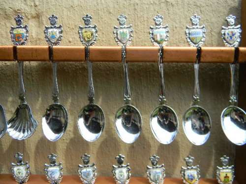 36 Souvenir spoons from South Africa in good condition with free rack