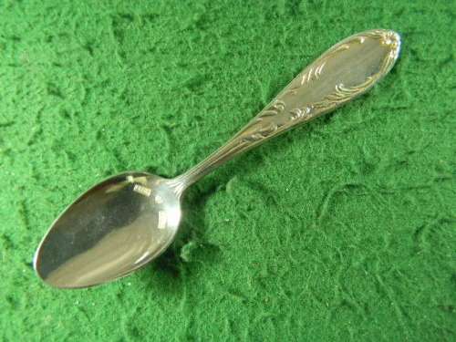 1 Vintage tea spoons  in good condition  silver plated  as per pictures  Felix Potwin