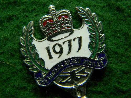The Queens silver jubilee 1952-1977 silver plated  spoon as per pictures in good condition
