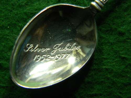 The Queens silver jubilee 1952-1977 silver plated  spoon as per pictures in good condition