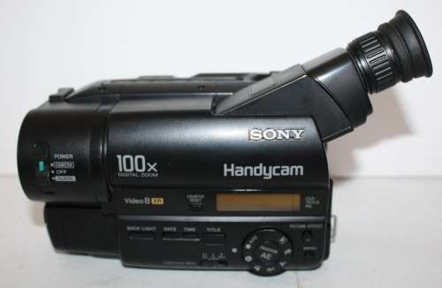 Sony Handycam Video 8-XR..100x Digital Zoom with Accessories-See photos plus Bag and cassette