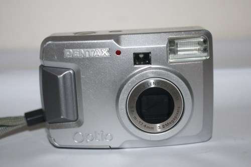 Pentax Optio Digital Camera-3.2 Megapixels-3x Zoom-Including Memory Card-Working