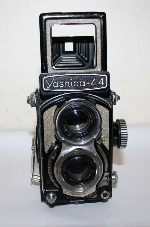 Yashica-44-'Baby Grey'-Crank Wind-Twin Lens Camera-1950's