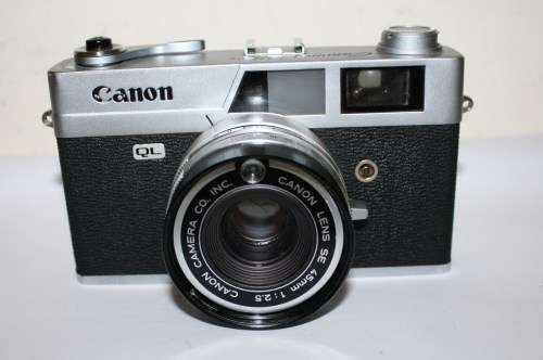 Canon-QL...Canonet-Ql 25-Canon Lens SE 45mm 1: 2.5. with Original Leather 'Bag'