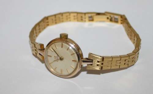 Omega Ladies-Wind Up-17 jewels-20 Microns-Looks "Like New"