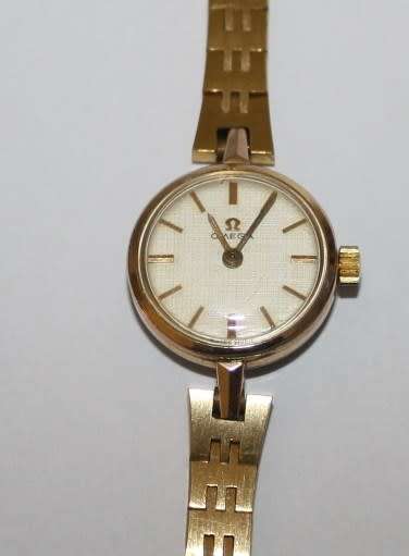 Omega Ladies-Wind Up-17 jewels-20 Microns-Looks "Like New"