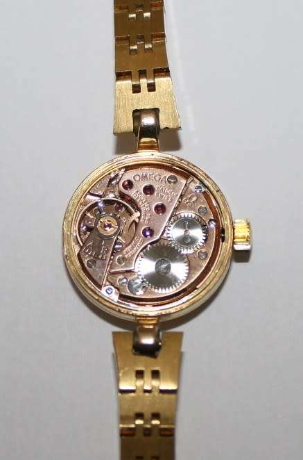Omega Ladies-Wind Up-17 jewels-20 Microns-Looks "Like New"