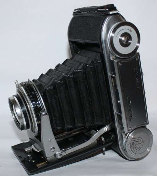 Voigtlander Bessa ii-Rangefinder Film Camera- Color-Skopar 1:3.5/105 Lens.