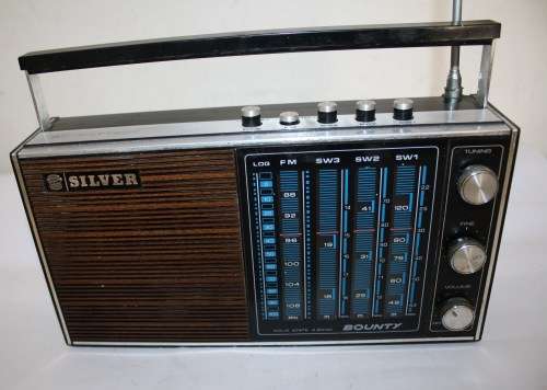 Silver Bounty ....Solid State 4 Band Radio....Working..As per Photos...260mm across..Antenna damaged