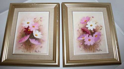 Oil on Board ...Flowers..Two Framed(frame 24x29cm)..Signed..M.Hall-90..Price for both.