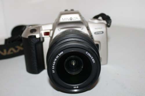 ** Minolta 404si** Sony..DT 3.5-5.6/18-55 SAM Lens...Working..Excellent  Condition