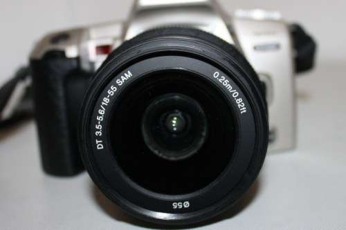 ** Minolta 404si** Sony..DT 3.5-5.6/18-55 SAM Lens...Working..Excellent  Condition