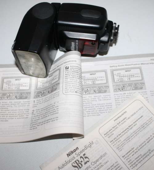 **Nikon Speedlight Sb-25** with Instruction Manual and Bag