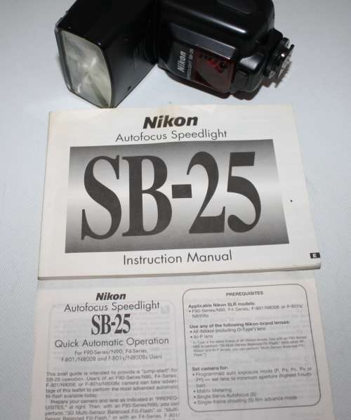 **Nikon Speedlight Sb-25** with Instruction Manual and Bag