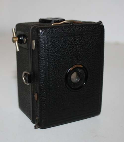 **Zeiss Ikon** Baby Box Tengor.."Zeiss IkonFilm A8"..4x61/2cm...Camera-6x5.5x8cm