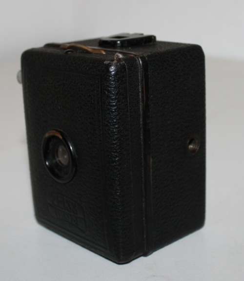 **Zeiss Ikon** Baby Box Tengor.."Zeiss IkonFilm A8"..4x61/2cm...Camera-6x5.5x8cm