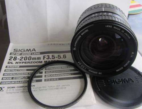 **Sigma AF-MF Zoom 28-200mm1:3.5-5.6 DL HyperZoom Macro-(72) Aspherical IF Lens.