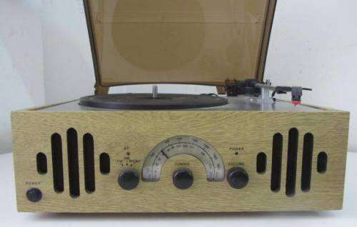**Record Player**-Shenzhen-3 Speed 33/45/78 with FM/AM Radio....Excellent Condition.