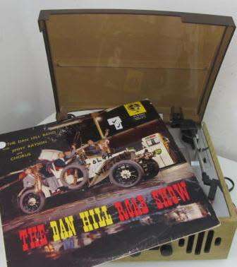 **Record Player**-Shenzhen-3 Speed 33/45/78 with FM/AM Radio....Excellent Condition.