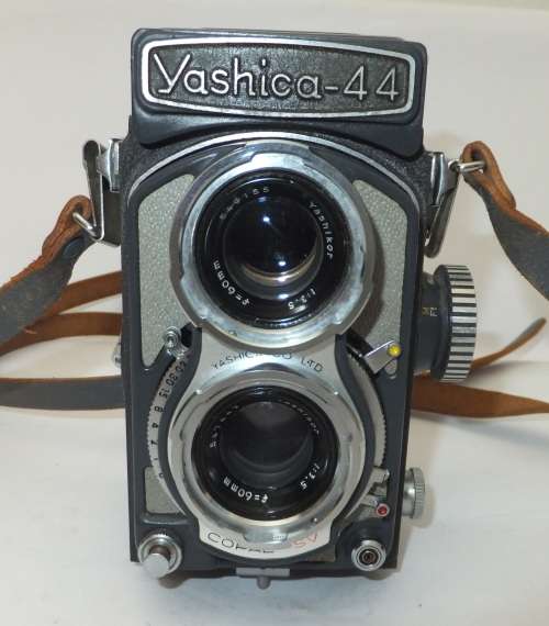 **Yashica-44**Bay Grey TLR Camera-Yashikor f=60mm 1:3.5 Lenses..