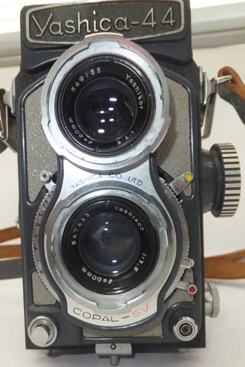 **Yashica-44**Bay Grey TLR Camera-Yashikor f=60mm 1:3.5 Lenses..